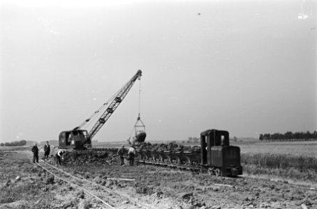 Draglines, arbeiders, kipkarren, werkzaamheden, Duivense Broek, Bestanddeelnr 170-0003