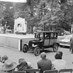 Draaiorgelconcours in Den Bosch . Oude auto van Heineken, Bestanddeelnr 912-8480