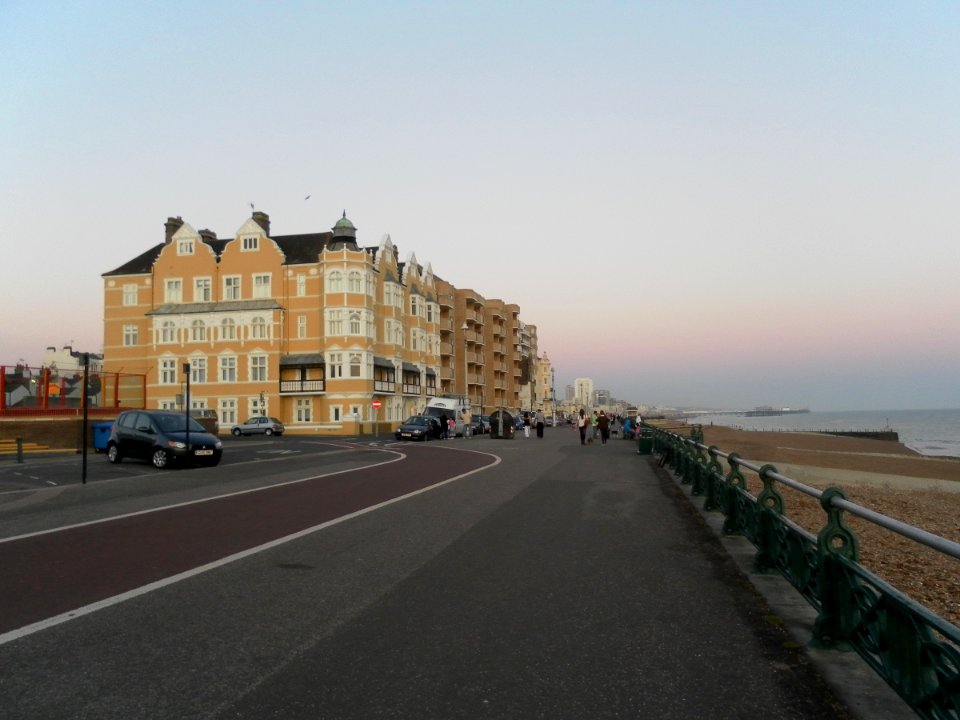 Eastward view along King's Esplanade, Hove (September 2011)