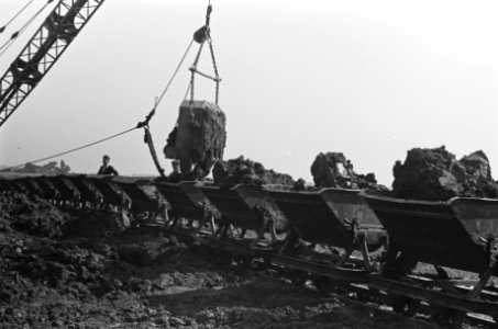 Draglines, arbeiders, kipkarren, werkzaamheden, Duivense Broek, Bestanddeelnr 170-0014