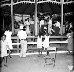 Draaimolen op de kermis in Paramaribo, Bestanddeelnr 252-5285