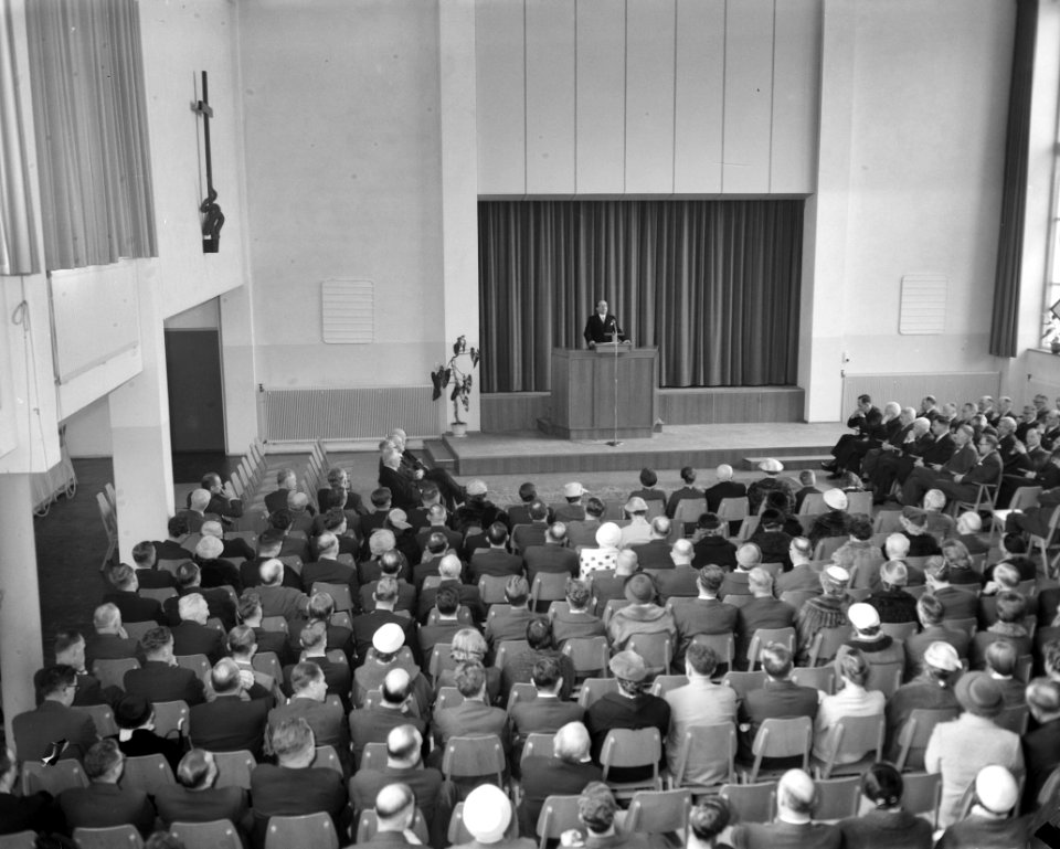 Dr van Dremen , lector aan de Vrije Universiteit in de perswetenschappen, Bestanddeelnr 909-3574