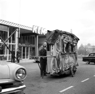Draaiorgel voor het KLM-kantoor, Bestanddeelnr 254-3250