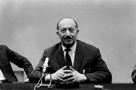 Dr Wiesenthal in Nederland om te spreken over zijn werk, 6 en 7 (kop) Dr Wiese, Bestanddeelnr 915-0673