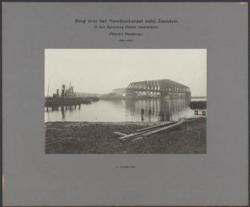 Draaibrug in aanbouw over het Noordzeekanaal bij Zaandam in de spoorweg Den Held, Bestanddeelnr 571