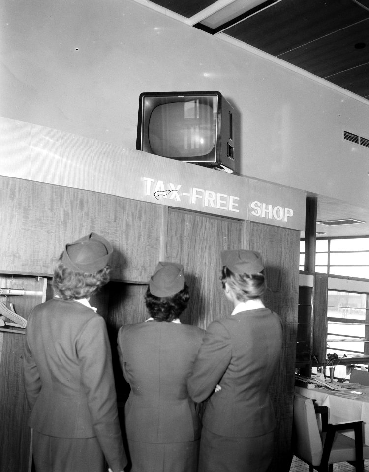 Draadtelevisie distributiesysteem op Het Atoom . Televisieontvanger in de ICA-, Bestanddeelnr 908-8415