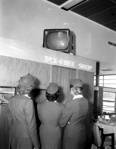 Draadtelevisie distributiesysteem op Het Atoom . Televisieontvanger in de ICA-, Bestanddeelnr 908-8415