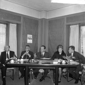 Europees ontwikkelingsfonds persconferentie in Den Haag o.l.v. Jacques Ferrandi , Bestanddeelnr 916-0965