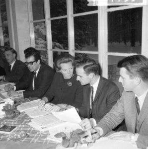 Europese werkgroep, prinses Beatrix temidden van haar medewerkers, Bestanddeelnr 918-7733