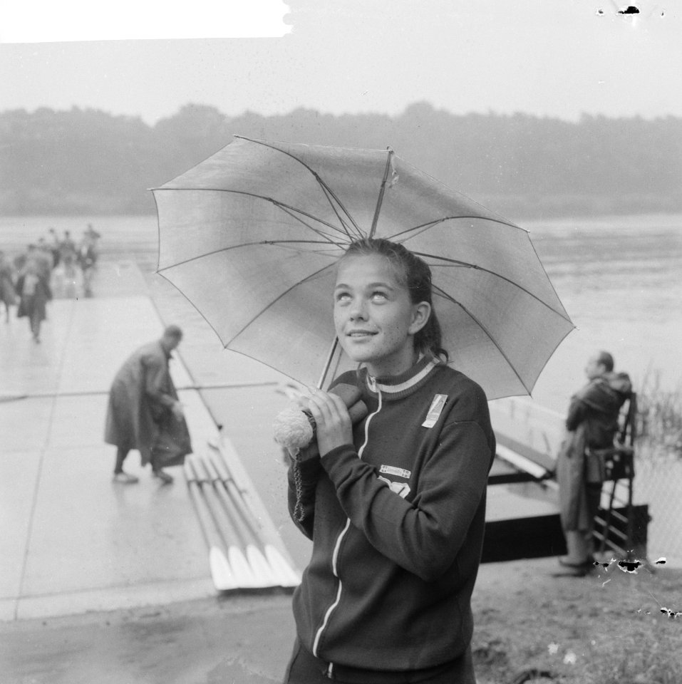 Europese roeikampioenschappen dames in Duisburg, vier met stuurvrouw van De Vlie, Bestanddeelnr 918-0968