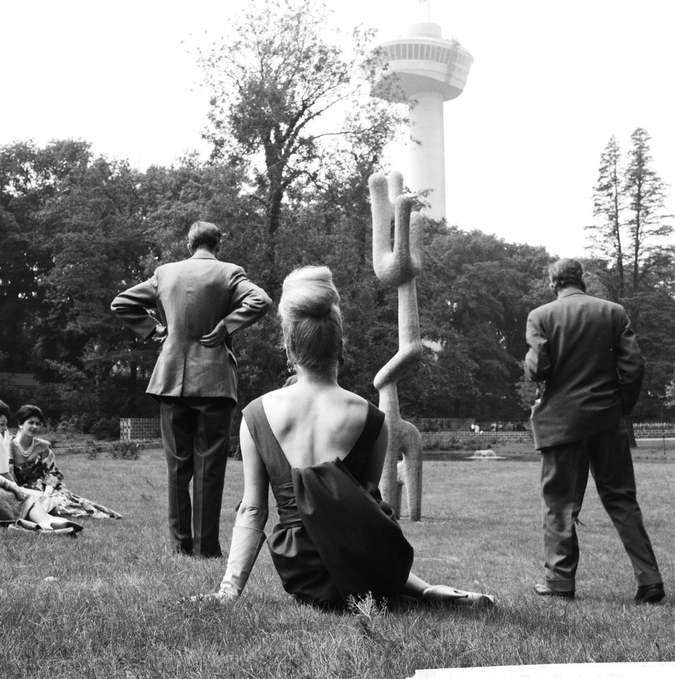 Europese mode op de top van de Rotterdamse Euromast, de mannequins op de Floriad, Bestanddeelnr 911-3066