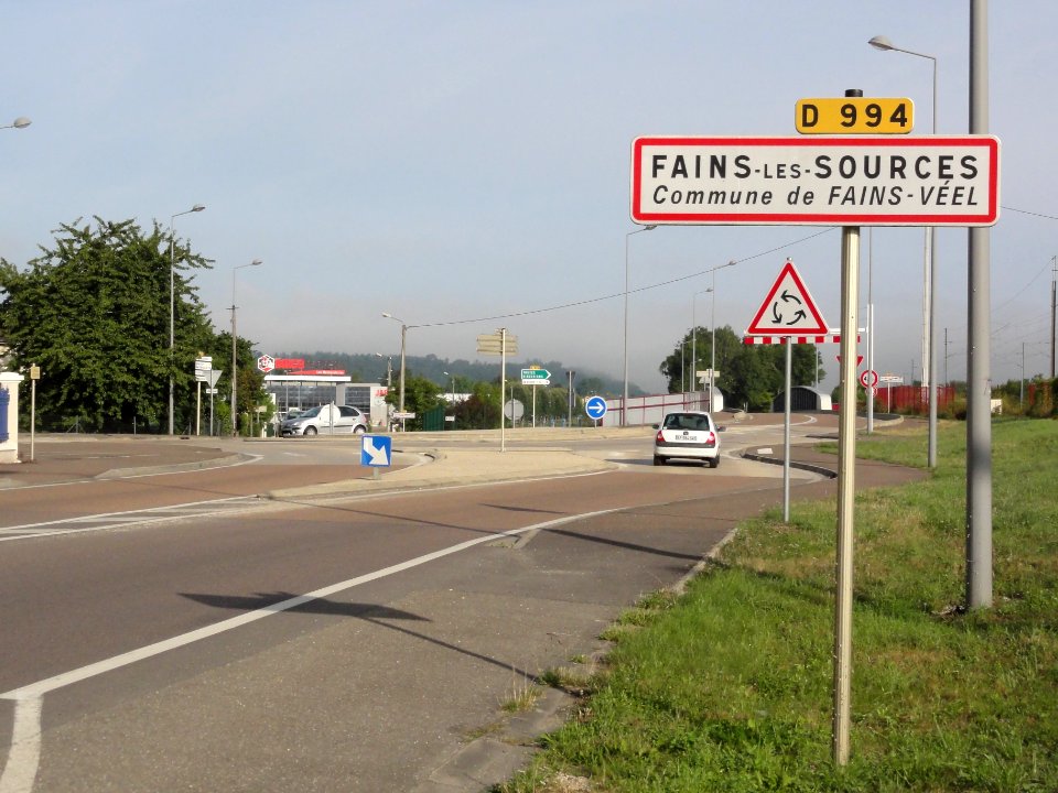 Fains-Véel (Meuse) Fains-les-Sources city limit sign