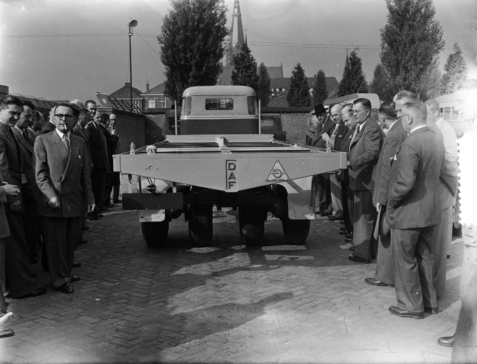 Excursie Kamerleden bij Van Doorne (Eindhoven), Bestanddeelnr 904-7580