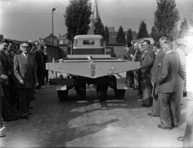 Excursie Kamerleden bij Van Doorne (Eindhoven), Bestanddeelnr 904-7580