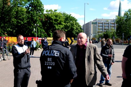 Far right media provoking antifascist RCC bicycle demonstration Berlin 2020-05-30 10