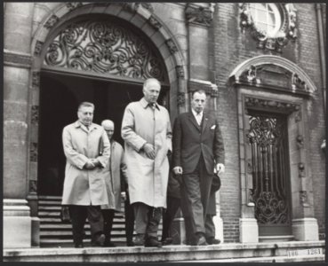 Ex-koning Leopold III van België heeft het Instituut voor de Tropen in Amsterdam, Bestanddeelnr 106-1261