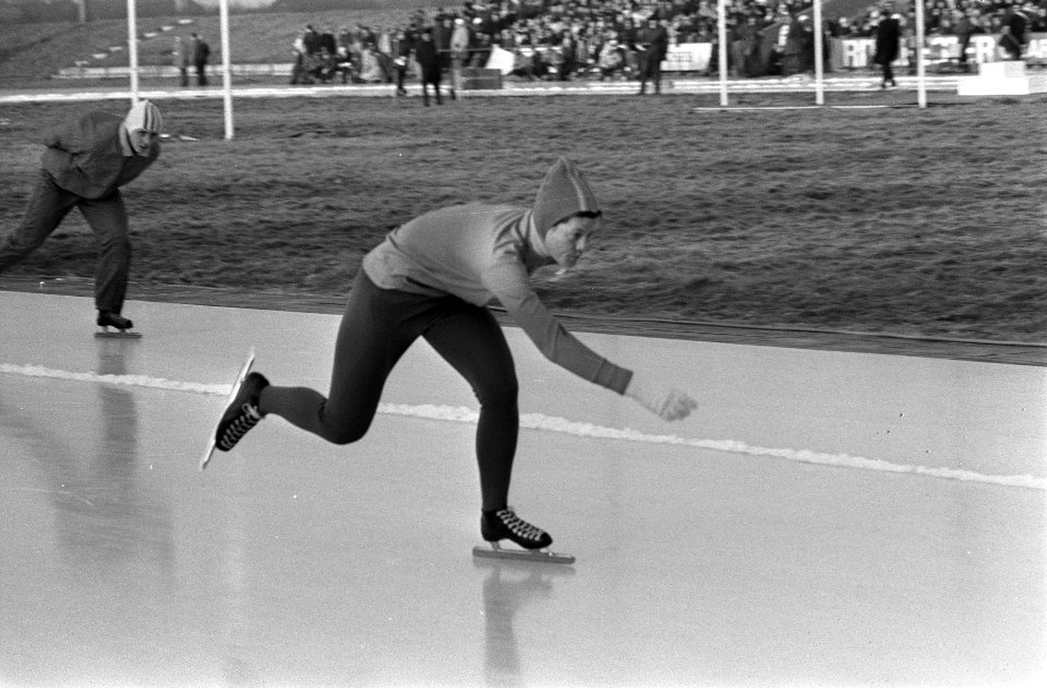 Europese kampioenschappen schaatsen voor dames Heerenveen A. Schut in aktie, Bestanddeelnr 923-2101