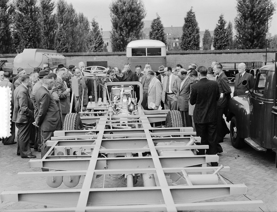 Excursie Kamerleden bij Van Doorne (Eindhoven), Bestanddeelnr 904-7583