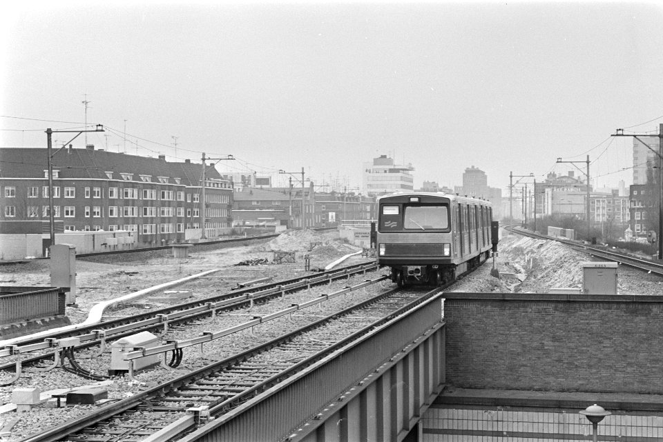 Excursie door metrobuis metro boven de grond, Bestanddeelnr 929-0103