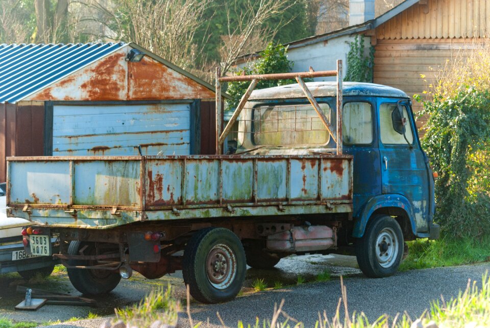 Automobile machine rust