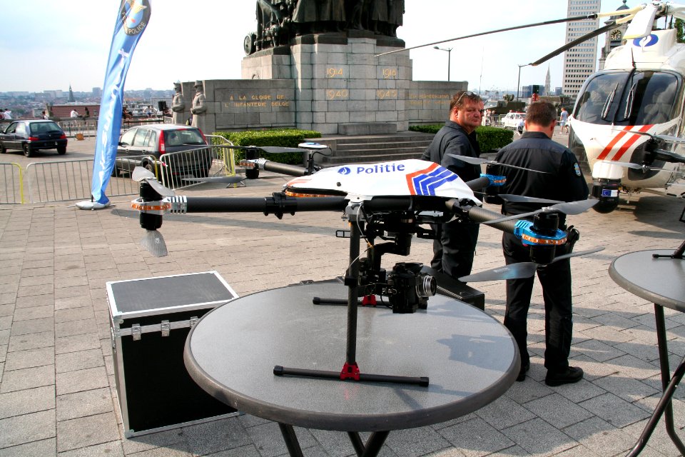 Fête nationale belge à Bruxelles le 21 juillet 2016 - Drone de la police belge - Drone of the belgian police 05