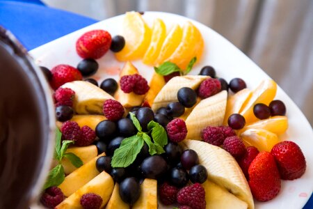Fruit slicing chocolate fountain