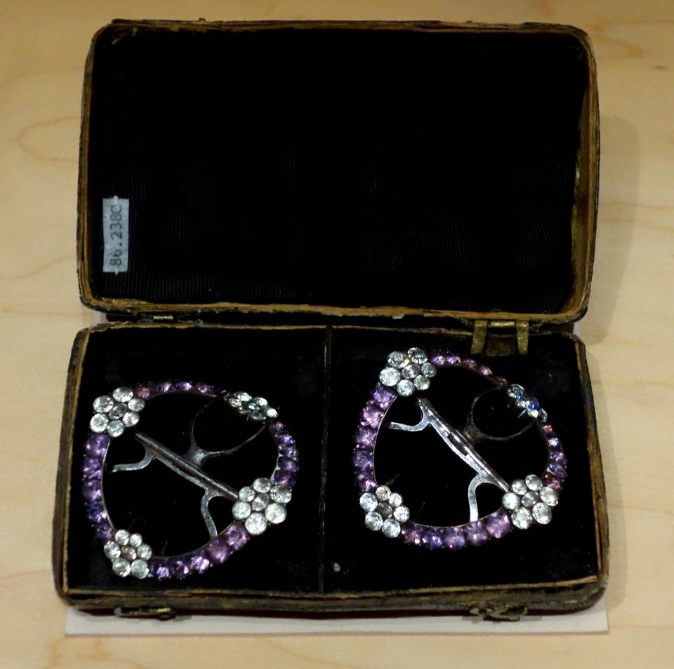 English baroque shoe buckles in original box, 1750-1770 - Bata Shoe Museum - DSC00119