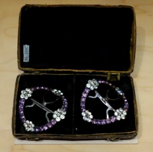 English baroque shoe buckles in original box, 1750-1770 - Bata Shoe Museum - DSC00119