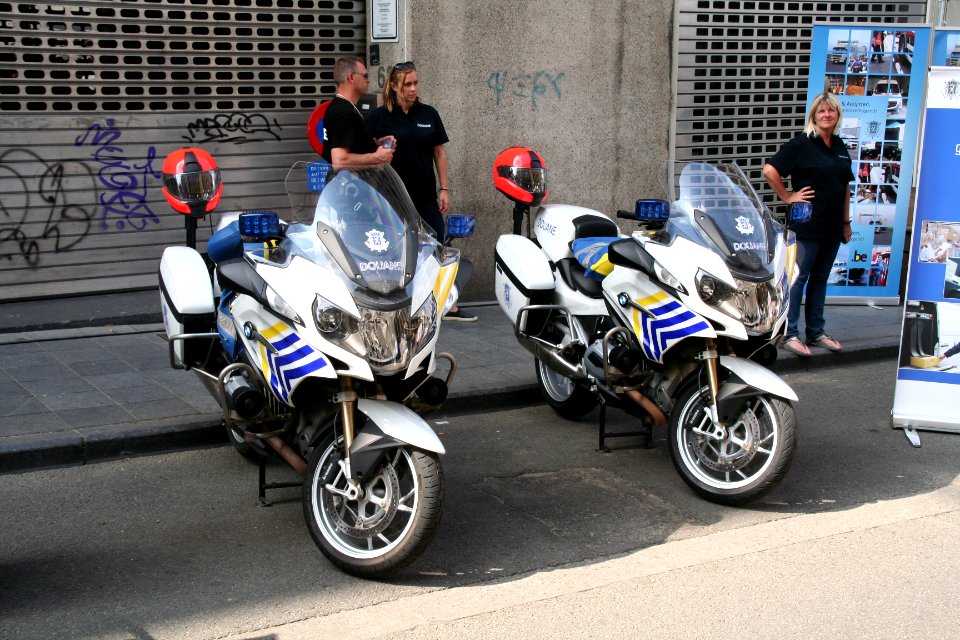 Fête nationale belge à Bruxelles le 21 juillet 2016 - Moto des douanes en Belgique - Customs services of Belgium 01