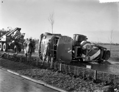 Ernstig verkeersongeluk op de weg naar Schellingwoude, Bestanddeelnr 910-0228