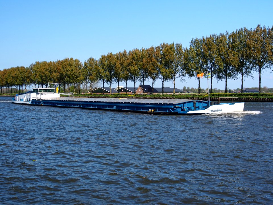 Factotum, ENI 02315974 at the Amsterdam-Rhine canal, pic2