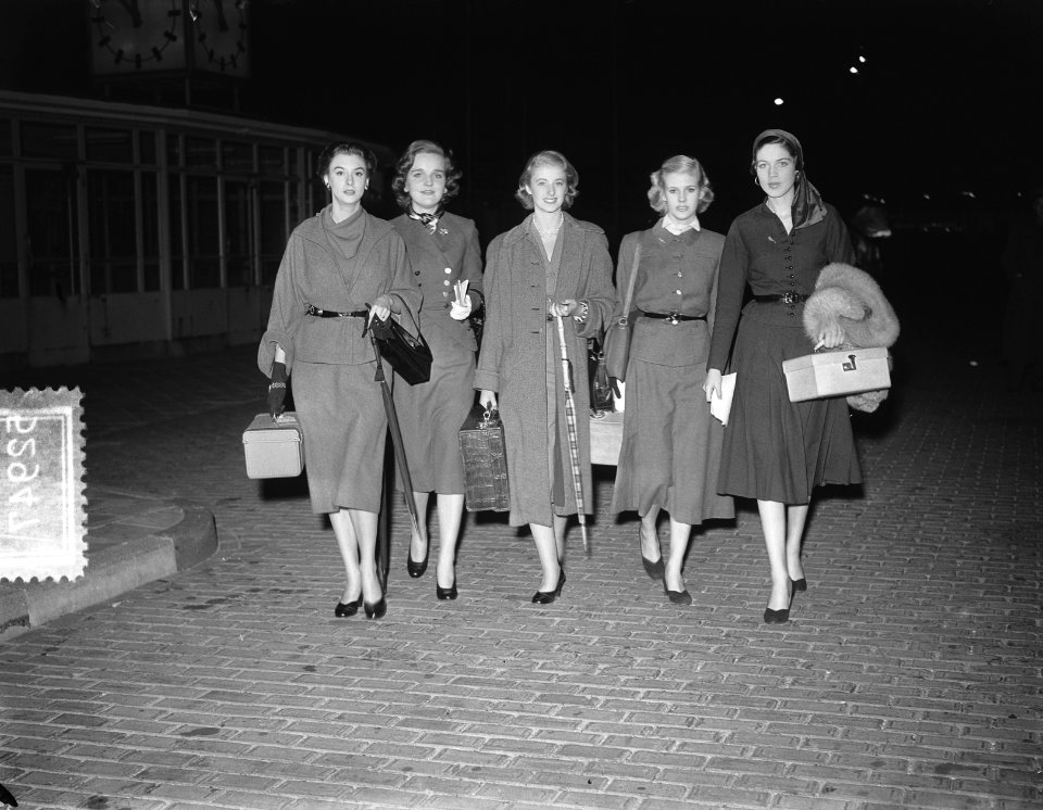 Engelse mannequins arriveren op Schiphol, Bestanddeelnr 905-2947