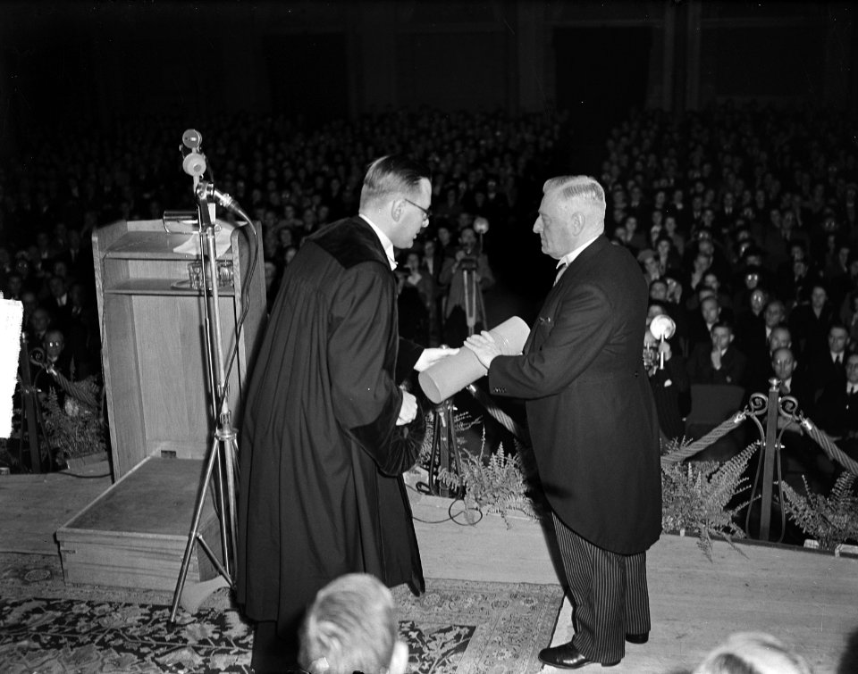 Erepromotie Jan Schouten in concertgebouw, Bestanddeelnr 904-2534
