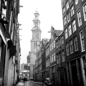Een straat in de Jordaan met gezicht op de Westerkerk, Bestanddeelnr 254-3283