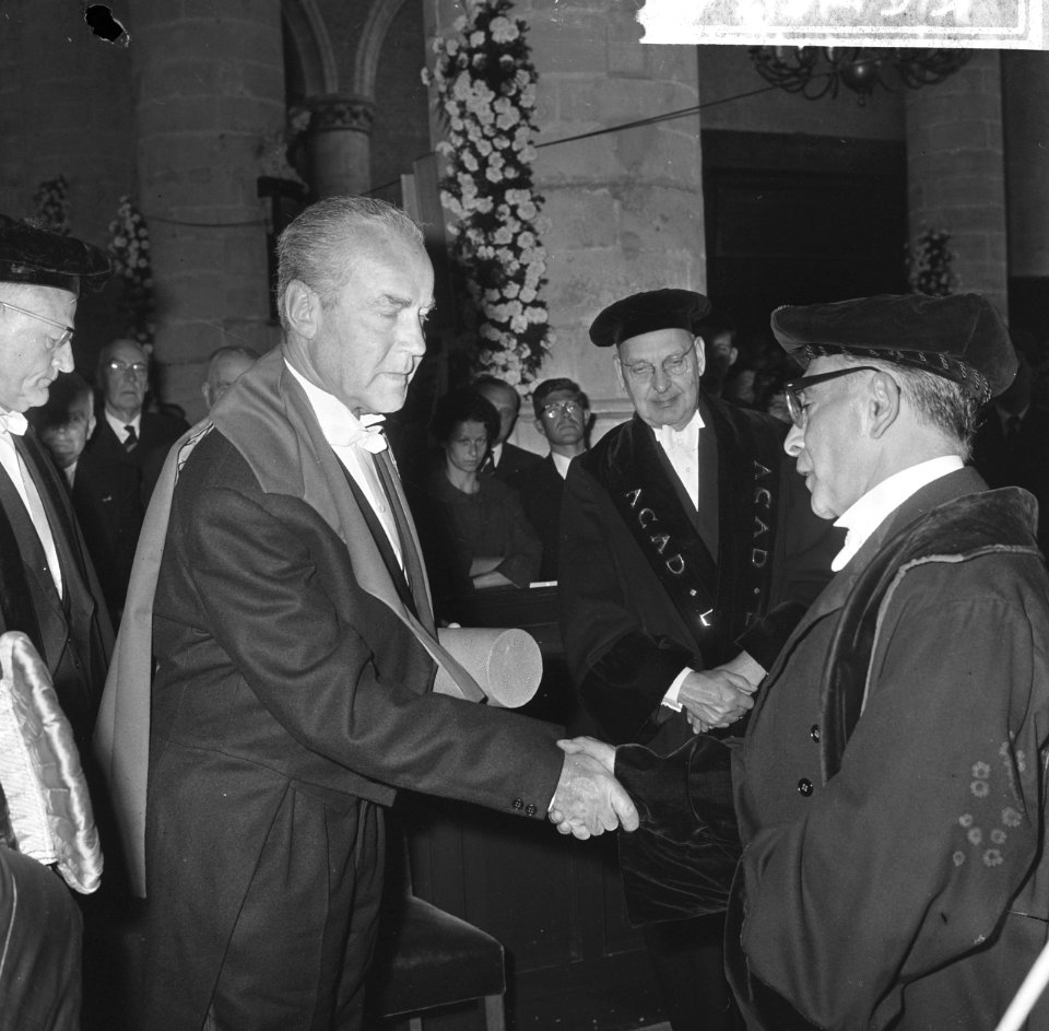 Eredoctoraten bij Leidse Universiteit uitgereikt, de he H. R. van Heekeren (link, Bestanddeelnr 917-9295