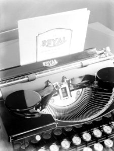 Een Royal schrijfmachine, Bestanddeelnr 189-0657 photo