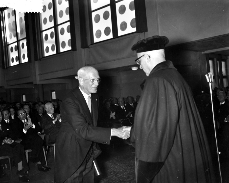 Erepromotie van dr. A. A. L. Rutgers in de Woestduinker in aanwezigheid van Prin, Bestanddeelnr 910-7576