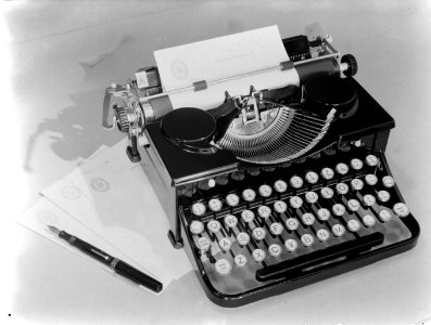 Een Royal schrijfmachine, Bestanddeelnr 189-0653 photo