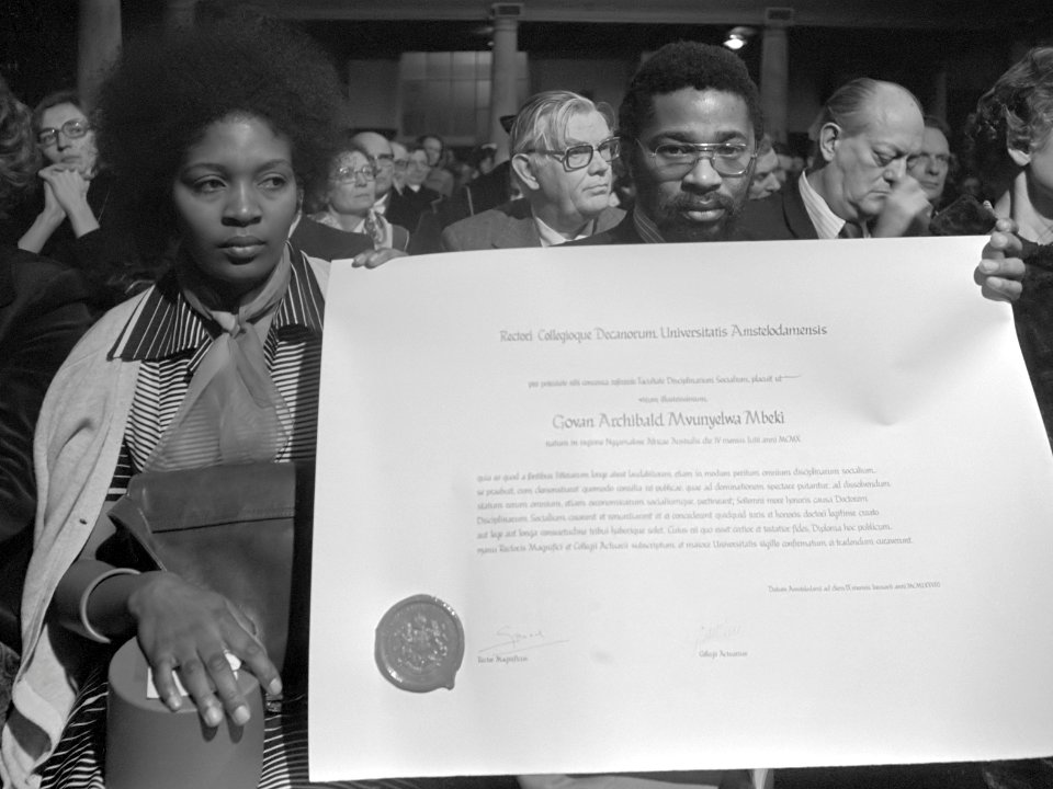 Eredoctoraat sociale wetenschappen voor Govan Mbeki (1978)