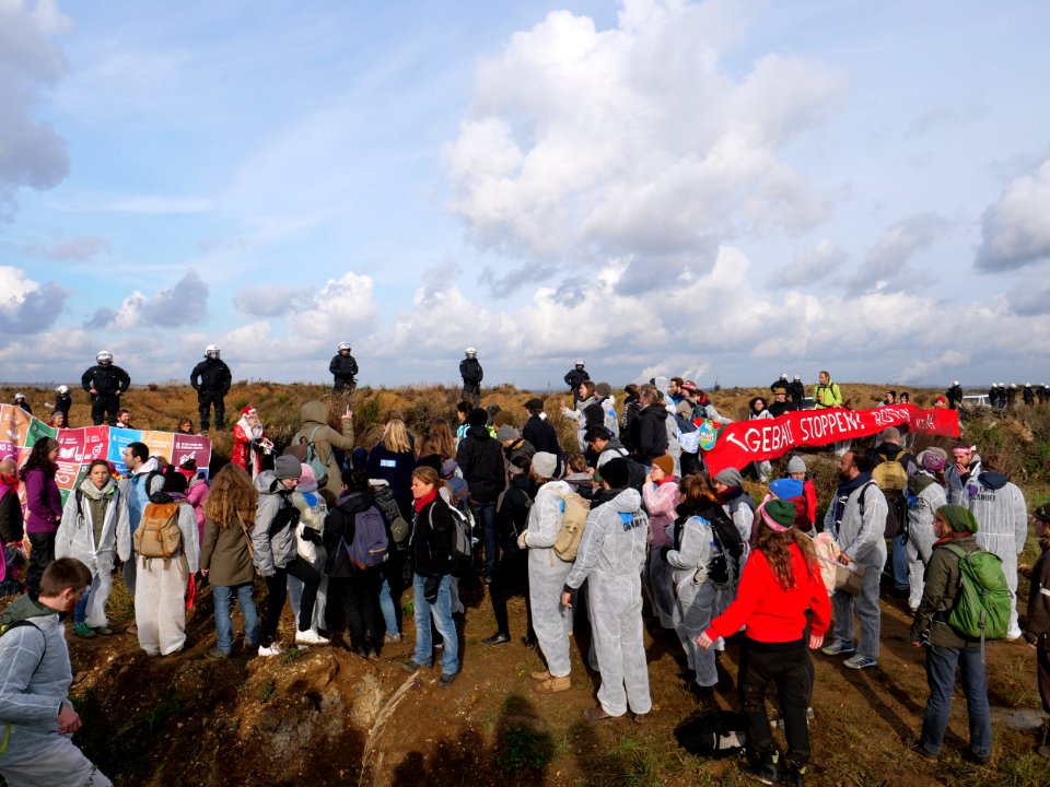 Ende Gelände November 2017 - Activists in front of the police