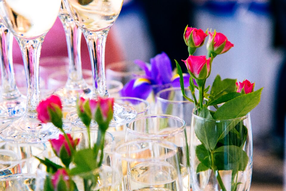 Decor wine glasses laying
