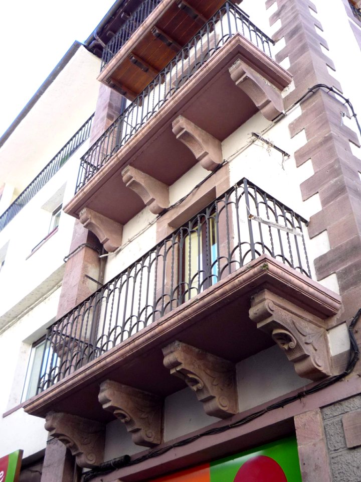 Elizondo (Baztan) - Ventanas y balcones 05
