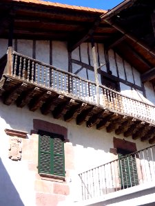 Elizondo (Baztan) - Ventanas y balcones 13