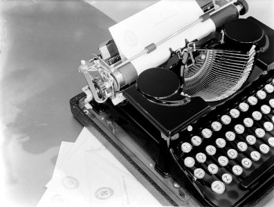 Een Royal schrijfmachine, Bestanddeelnr 189-0654 photo