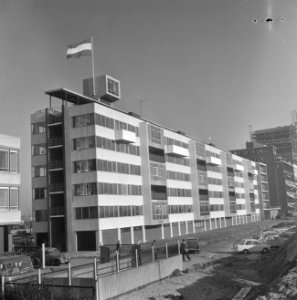 Een Rotterdamse studentenflat aan de Maasboulevrad is geopend door mr. dr. K. P., Bestanddeelnr 917-1110