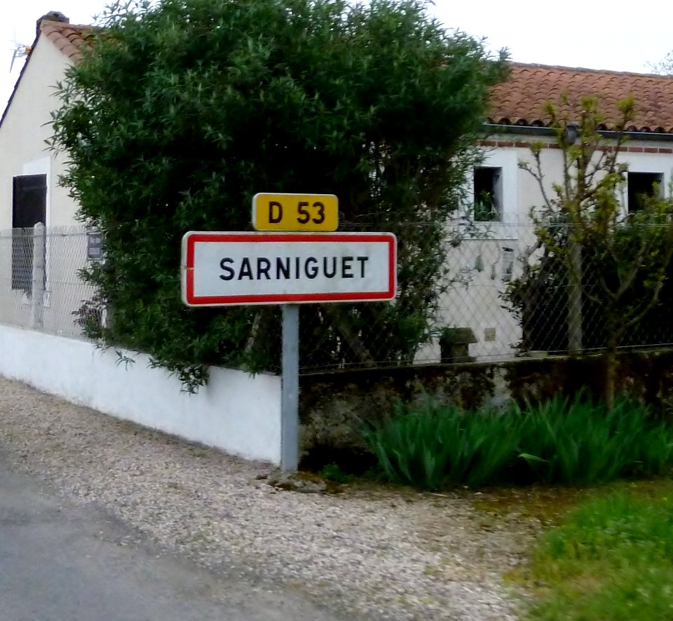 Entrée dans Sarniguet
