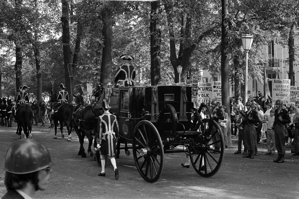 Een van de koetsen in de stoet, Bestanddeelnr 924-9537