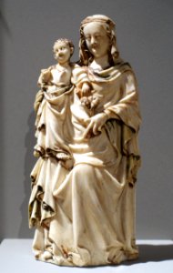 Enthroned Virgin and Child, Rhineland, perhaps Mainz, 1350-1375, ivory - Bode-Museum - DSC03642