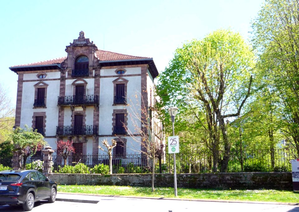 Elizondo (Baztan) - Casa Paularena 8