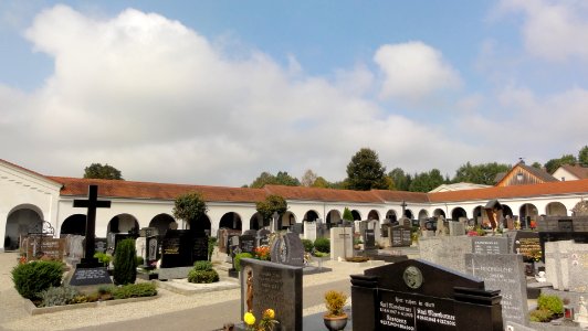 Eggenfelden Friedhof rechts